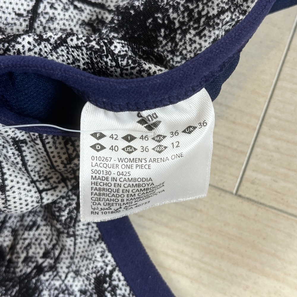 Arena One Lacquer One Piece Swimsuit Multi White-Navy Size 36 - Picture 6 of 7